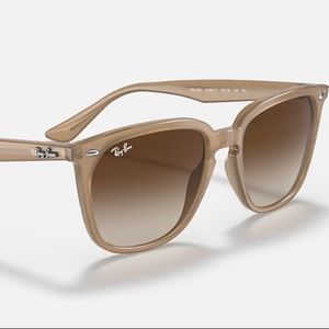RB4362
RayBan Havana women’s sunglasses, worn twice.